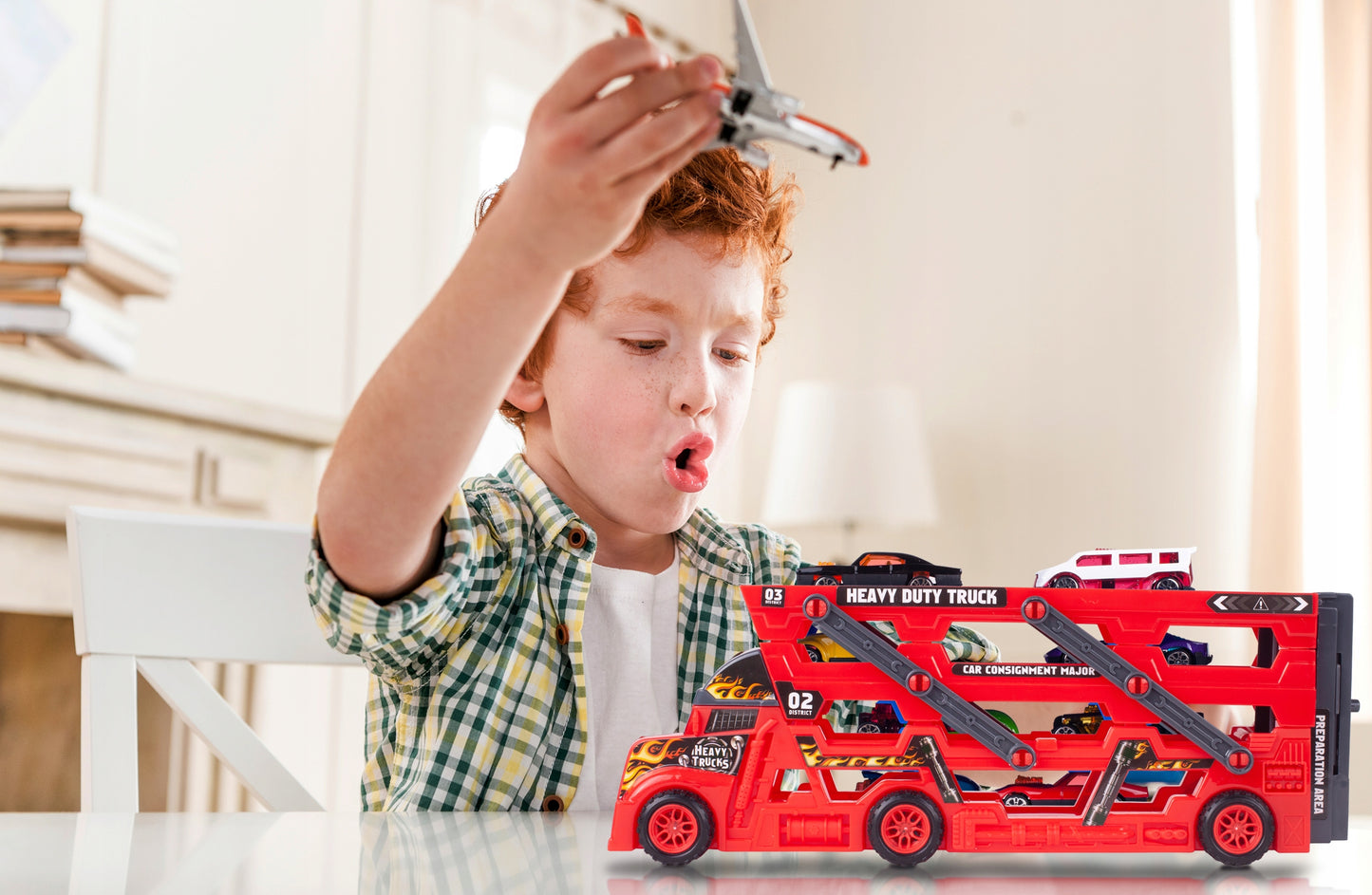 Camion Interactiv Car Laucher idealSTORE, Echipat cu 8 masinute pentru lansare pe 3 nivele, Roti rezistente din cauciuc, Rampa, Fabricat din plastic Durabil, Dezvolta coordonarea si abilitatile motorii ale copilului mic