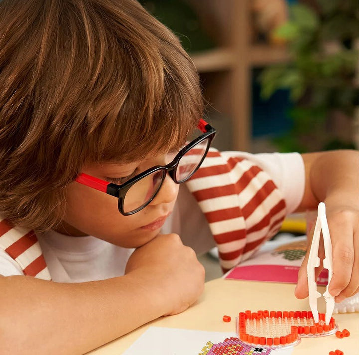 Set 6000 Margele de calcat Iron Beads idealSTORE, cu Sabloane, Pensete, Tampoane, Hartie de calcat, culoare Multicolor