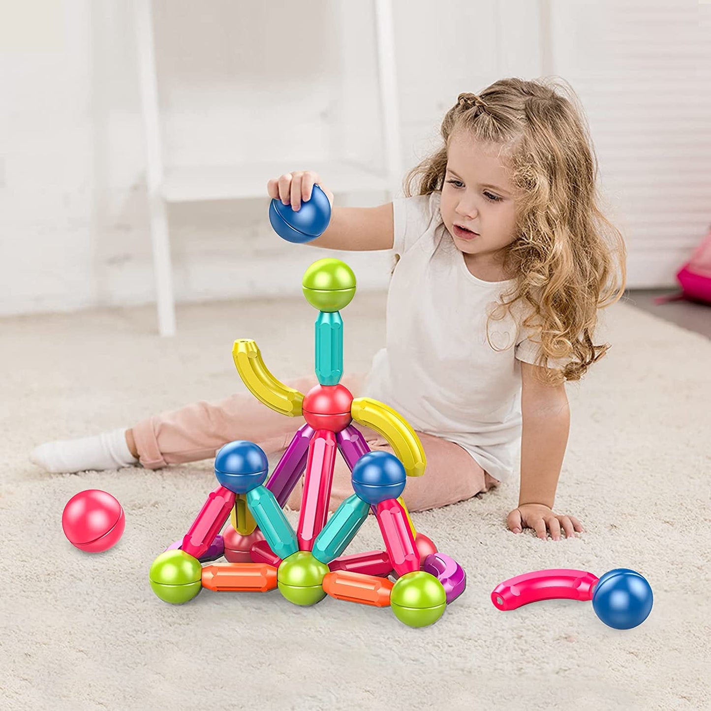 Set Piese Magnetice Educationale idealStore MagicKids Stick, 65 Piese, diferite Culori, Posibilitatea de a Construi forme Nelimitate, Magneti Neodim, Stimularea Imaginatiei si a Creativitatii