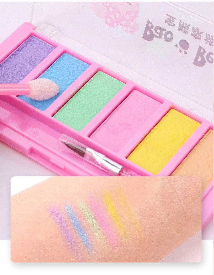 Set Make-Up & Nails LuxuryChic IdealStore, Organizata pe 3 niveluri Contine 28 de elemente de make-up, Rujuri, Farduri, Pensule, Pentru ingrijirea unghiilor Oja, Pila, Abtipilduri pentru unghii, Design inedit