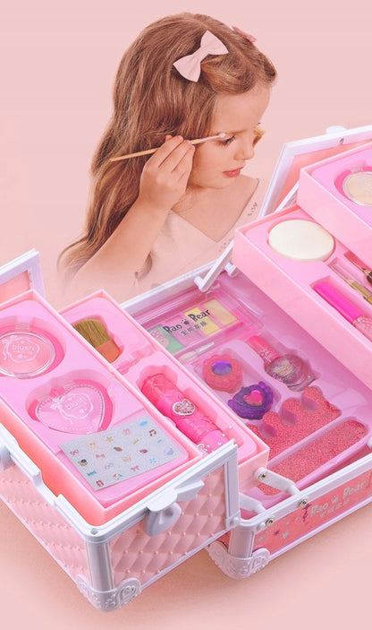 Set Make-Up & Nails LuxuryChic IdealStore, Organizata pe 3 niveluri Contine 28 de elemente de make-up, Rujuri, Farduri, Pensule, Pentru ingrijirea unghiilor Oja, Pila, Abtipilduri pentru unghii, Design inedit