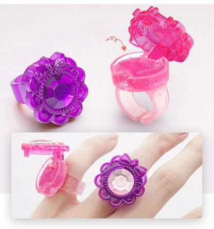 Set Make-Up & Nails LuxuryChic IdealStore, Organizata pe 3 niveluri Contine 28 de elemente de make-up, Rujuri, Farduri, Pensule, Pentru ingrijirea unghiilor Oja, Pila, Abtipilduri pentru unghii, Design inedit