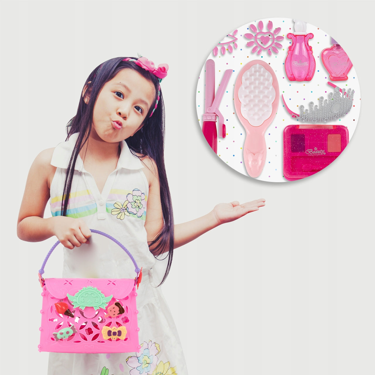 Poseta Make up Taste Fashion idealSTORE, Include O Multime de elemente pentru Infrumusetare, Ondulator, Oja, Perie de Par, Geanta de Plastic Flexibila cu Maner, Creeaza o lume a basmului prin jocul de rol