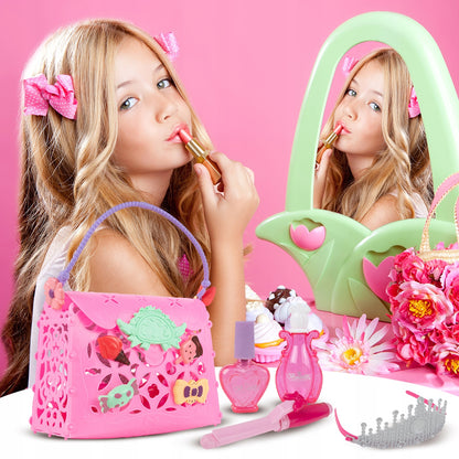 Poseta Make up Taste Fashion idealSTORE, Include O Multime de elemente pentru Infrumusetare, Ondulator, Oja, Perie de Par, Geanta de Plastic Flexibila cu Maner, Creeaza o lume a basmului prin jocul de rol