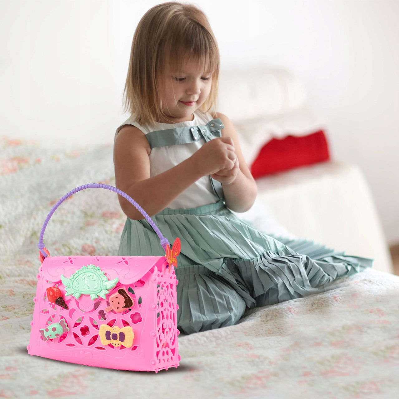 Poseta Make up Taste Fashion idealSTORE, Include O Multime de elemente pentru Infrumusetare, Ondulator, Oja, Perie de Par, Geanta de Plastic Flexibila cu Maner, Creeaza o lume a basmului prin jocul de rol