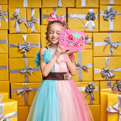 Poseta Make up Taste Fashion idealSTORE, Include O Multime de elemente pentru Infrumusetare, Ondulator, Oja, Perie de Par, Geanta de Plastic Flexibila cu Maner, Creeaza o lume a basmului prin jocul de rol