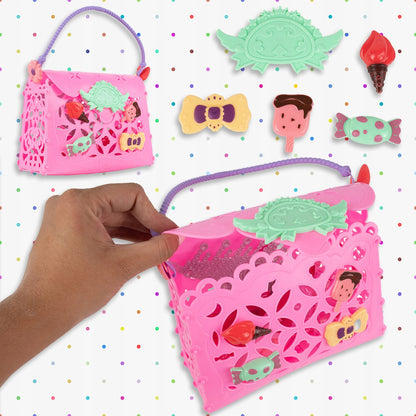 Poseta Make up Taste Fashion idealSTORE, Include O Multime de elemente pentru Infrumusetare, Ondulator, Oja, Perie de Par, Geanta de Plastic Flexibila cu Maner, Creeaza o lume a basmului prin jocul de rol