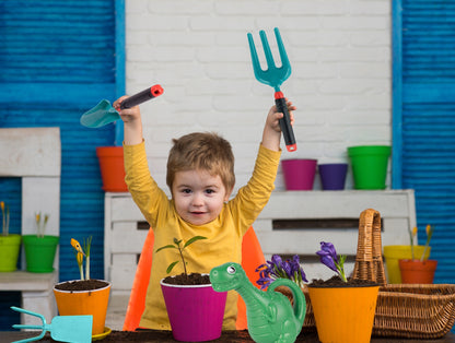 Set de Gradina Pentru Copii idealSTORE Little Gardener, Include 9 Accesorii de Gradinarit, Foarfeca, Sapa, Grebla, Manusi, Cultivator, Geanta pentru Depozitare Cadou, Dezvolta Abilitatile Manuale, Imaginatia, Creativitatea