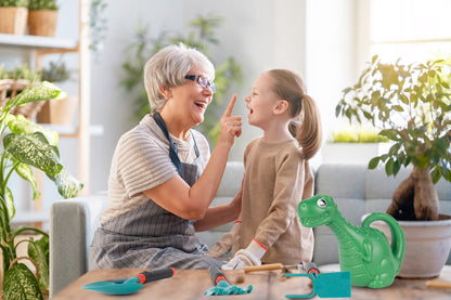 Set de Gradina Pentru Copii idealSTORE Little Gardener, Include 9 Accesorii de Gradinarit, Foarfeca, Sapa, Grebla, Manusi, Cultivator, Geanta pentru Depozitare Cadou, Dezvolta Abilitatile Manuale, Imaginatia, Creativitatea