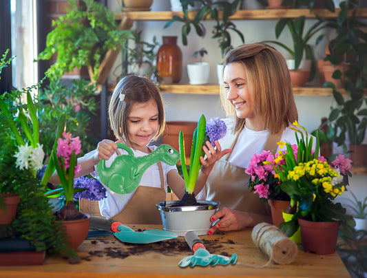 Set de Gradina Pentru Copii idealSTORE Little Gardener, Include 9 Accesorii de Gradinarit, Foarfeca, Sapa, Grebla, Manusi, Cultivator, Geanta pentru Depozitare Cadou, Dezvolta Abilitatile Manuale, Imaginatia, Creativitatea