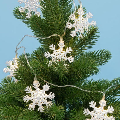 Instalatie IDL pentru brad, 10 decoratiuni sub forma de fulg de nea ce sunt luminate de led-uri cu lumina calda, Alimentare la retea si Grad de protectie IP20