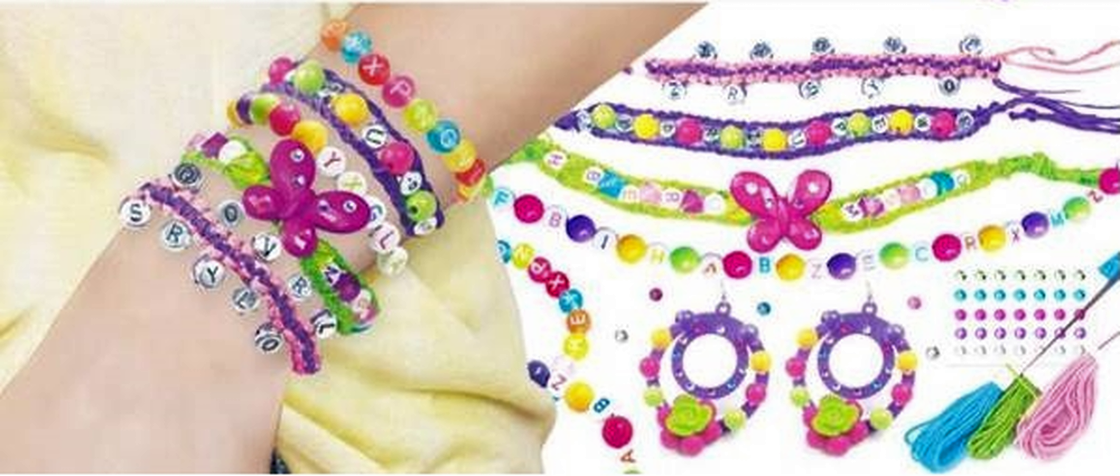 Set de Creatie idealStore JDesign, Bratari personalizate, Cercei, Bijuterii, 6 culori, Margele si Litere, Pandantive, Pietricele Sclipitoare, 12 Forme din plastic
