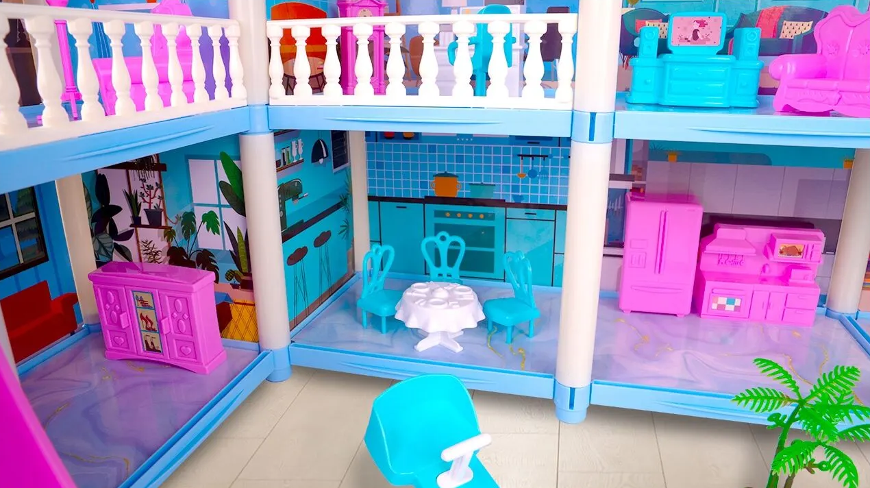 Casuta de Papusi Beautiful Home idealSTORE, Dimensiuni 52 x 41 x 48 cm, Constructie pe 3 Etaje, 6 Camere spatioase, Terasa, Loc de joaca, Include Tobogan, Mobilier si Electrocasnice, TV, 2 Catei, Copaci, Leagan, Fara Margini Ascutite, Design Minimalist