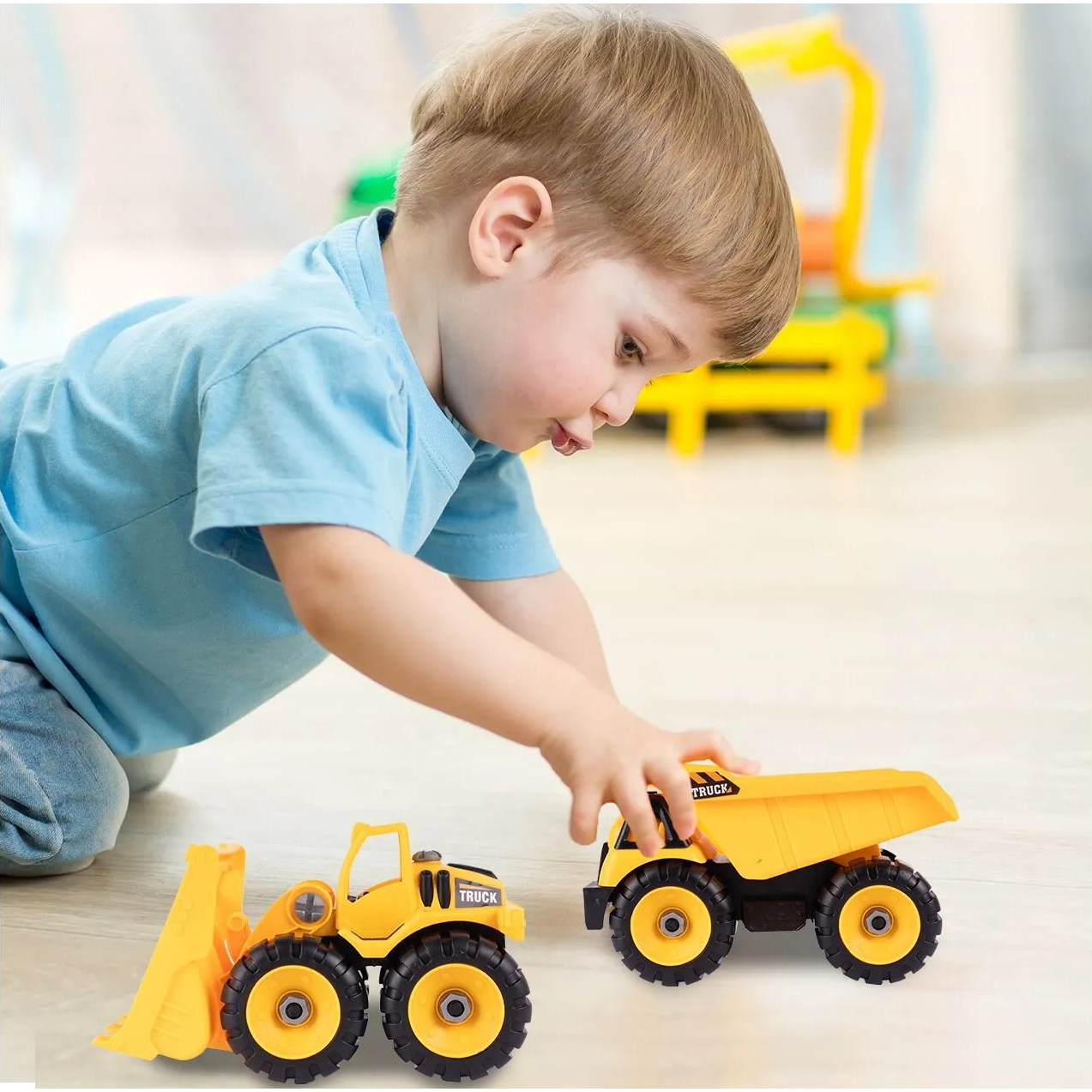 Camion cu Vehicule de Constructii Demontabile idealSTORE, Dimensiuni 54 x 16 x 12 cm, Include o Basculanta si un Buldozer, Surubelnita si Cheie, Rampa pentru coborarea vehiculelor, Plastic ABS, Calitate Superioara, Dezvolta Abilitatile de Studiu