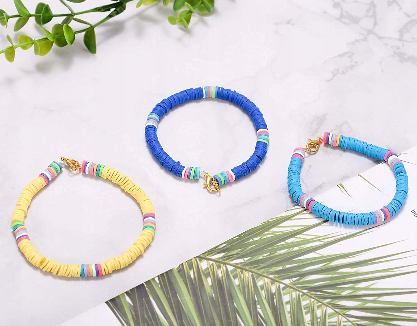 Set de Margele idealSTORE Jewelry Series, Include 4200 de Margele colorate in diferite forme si elemente auxiliare, Sfoara transparenta, Litere si elemente aurii, Carlige si Cleme, Cutie pentru depozitare, Stimuleaza Imaginatia Copilului