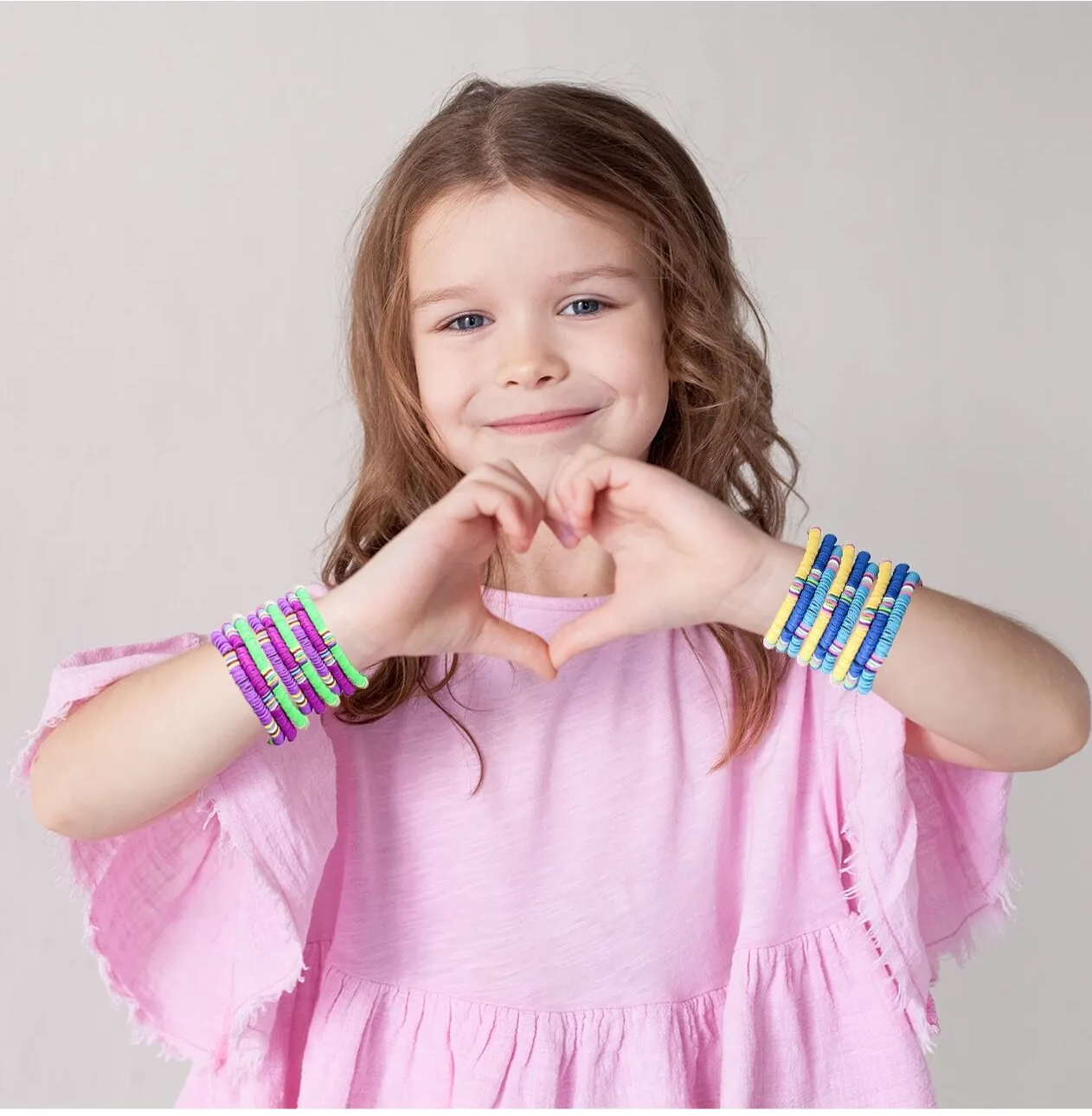 Set de Margele idealSTORE Jewelry Series, Include 4200 de Margele colorate in diferite forme si elemente auxiliare, Sfoara transparenta, Litere si elemente aurii, Carlige si Cleme, Cutie pentru depozitare, Stimuleaza Imaginatia Copilului