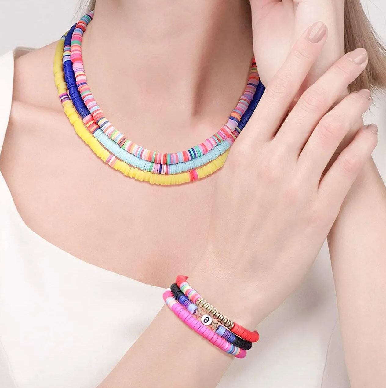 Set de Margele idealSTORE Jewelry Series, Include 4200 de Margele colorate in diferite forme si elemente auxiliare, Sfoara transparenta, Litere si elemente aurii, Carlige si Cleme, Cutie pentru depozitare, Stimuleaza Imaginatia Copilului