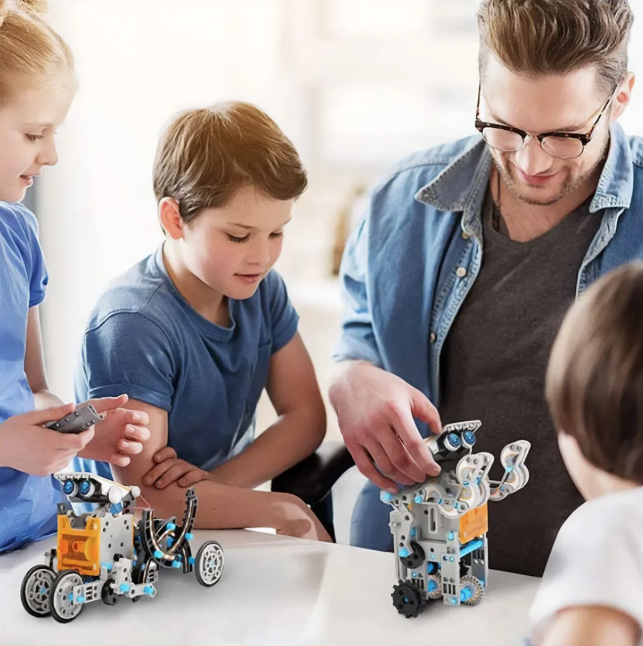 Set de Creatie Educational Robot Energetic 13in1 idealSTORE, Include Panou Solar, Posibilitatea de a construii pana la 13 variante, Usor de asamblat, Deplasare pe Uscat sau pe Apa, Fabricat din plastic ABS, Dezvolta Creativitatea si Intelectuala Generala