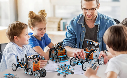 Set de Creatie Educational Robot Energetic 13in1 idealSTORE, Include Panou Solar, Posibilitatea de a construii pana la 13 variante, Usor de asamblat, Deplasare pe Uscat sau pe Apa, Fabricat din plastic ABS, Dezvolta Creativitatea si Intelectuala Generala