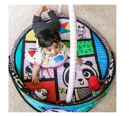 Centru de activitati tip Covoras Educational idealSTORE PANDA BEAR JUNIOR, Echipat cu elemente simbolice ce ajuta la dezvoltarea simturilor, Se adapteaza cu usurinta permitandu-i copilului sa se joace pe spate, pe burta si in pozitia de sezut