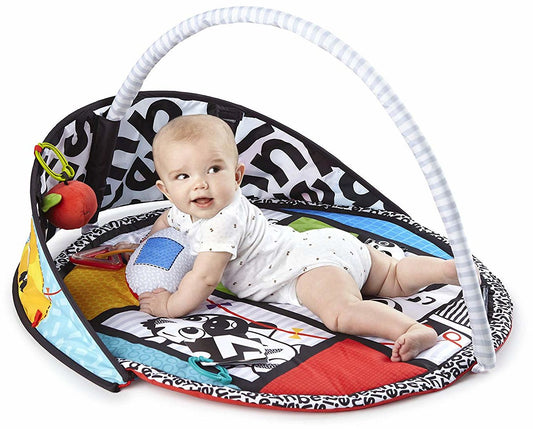 Centru de activitati tip Covoras Educational idealSTORE PANDA BEAR JUNIOR, Echipat cu elemente simbolice ce ajuta la dezvoltarea simturilor, Se adapteaza cu usurinta permitandu-i copilului sa se joace pe spate, pe burta si in pozitia de sezut