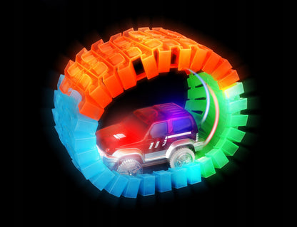 Pista Magica idealStore Magic Cars formata din 484 elemente cu 2 Masinute, include Pod, Tunel, Benzinarie