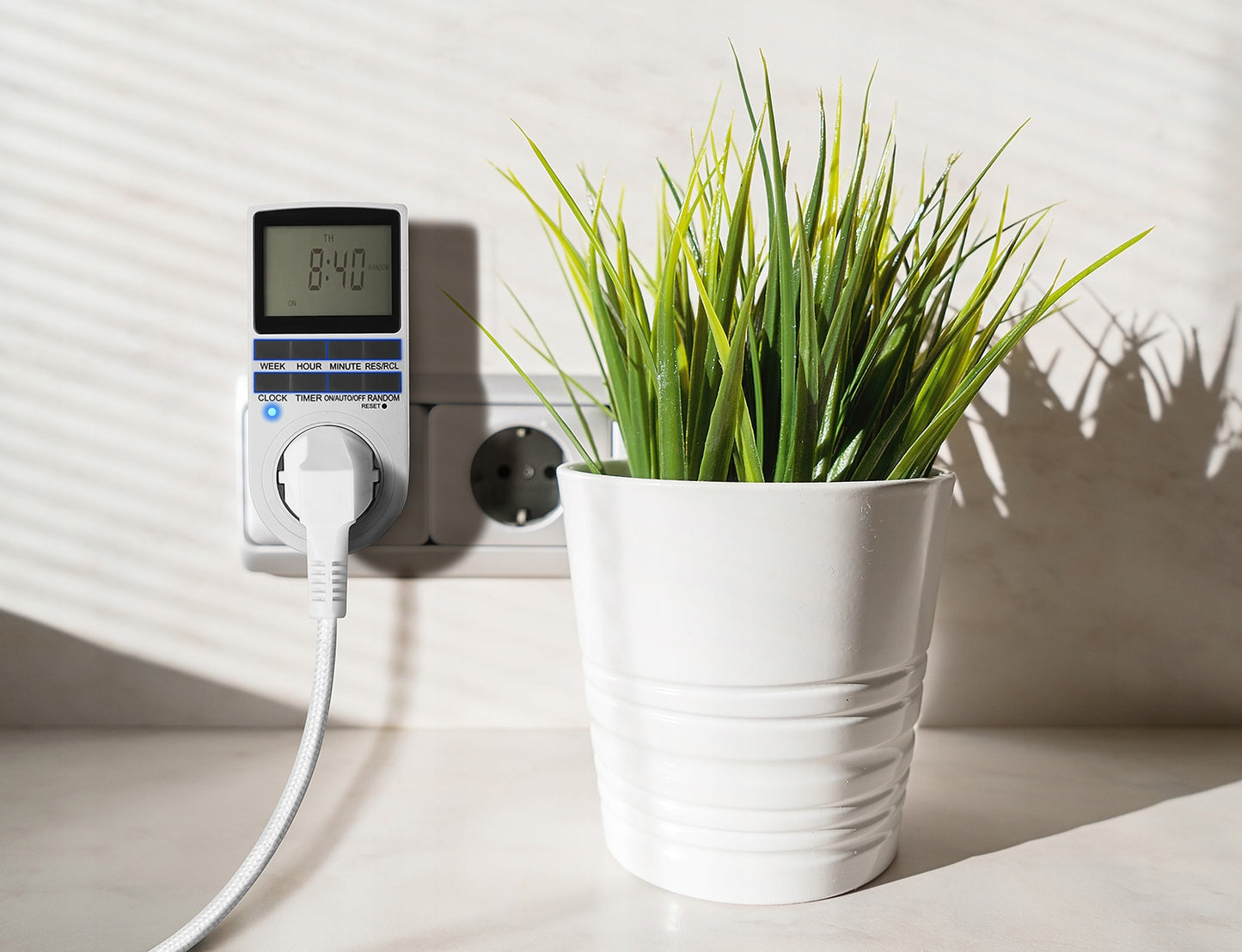 Priza programabila SmartPlug idealStore, cu Cronometru, Ceas, Timer, setari Random, ora de Iarna si Vara, Permite automatizare la diverse Ore, culoare Alb