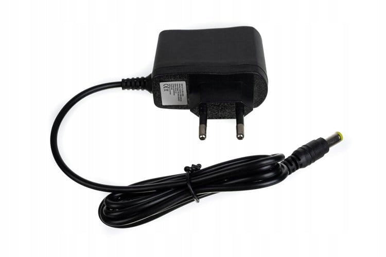 Aparat de Masaj tip Pistol idealStore, 4 capete, Autonomie 2 Ore, Ecran LCD, Relaxeaza si Stimuleaza Muschii, Design Ergonomic, Vibratii 1200 - 3200 rpm, culoare Negru