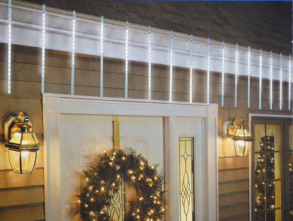 Instalatie Turturi IDL, 160 led-uri albe cu lumina rece cuprinse in 8 tuburi cu efect de 'fulg de nea' ce confera un aspect primitor casei, Grad de protectie IP44 ce protejeaza impotriva corpurilor solide si a apei pulverizate