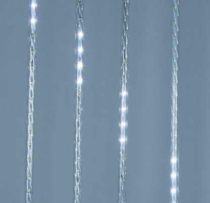 Instalatie Turturi IDL, 160 led-uri albe cu lumina rece cuprinse in 8 tuburi cu efect de 'fulg de nea' ce confera un aspect primitor casei, Grad de protectie IP44 ce protejeaza impotriva corpurilor solide si a apei pulverizate