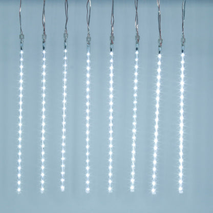 Instalatie Turturi IDL, 160 led-uri albe cu lumina rece cuprinse in 8 tuburi cu efect de 'fulg de nea' ce confera un aspect primitor casei, Grad de protectie IP44 ce protejeaza impotriva corpurilor solide si a apei pulverizate