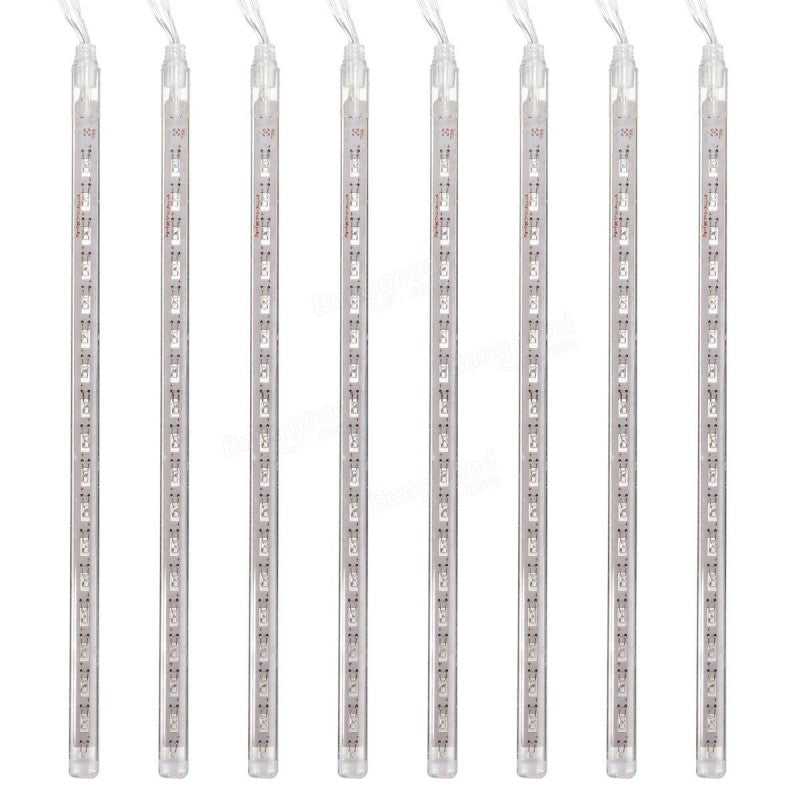 Instalatie Turturi IDL, 160 led-uri albe cu lumina rece cuprinse in 8 tuburi cu efect de 'fulg de nea' ce confera un aspect primitor casei, Grad de protectie IP44 ce protejeaza impotriva corpurilor solide si a apei pulverizate