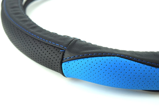 Husa volan IdealSTORE, imitatie de piele, marime M, culoare negru-albastru, Diametru 37-38 cm