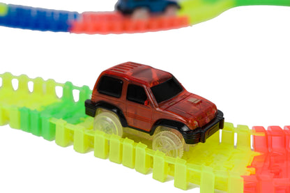 Set pista magica idealSTORE Fluorescent Track, Pista flexibila formata din 220 de elemente fluorescente, Include 3 masinute echipate cu luminite LED, Excelenta pentru orice varsta