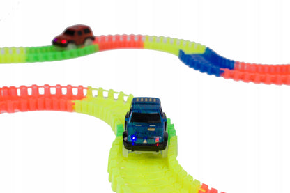 Set pista magica idealSTORE Fluorescent Track, Pista flexibila formata din 220 de elemente fluorescente, Include 3 masinute echipate cu luminite LED, Excelenta pentru orice varsta