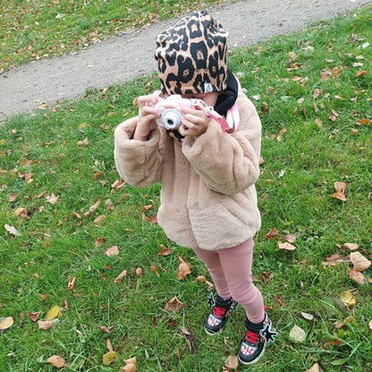 Camera Foto si Aparat de Filmat 2in1 idealSTORE, Contine card de 32GB, Galerie Foto/Video, Jocuri, Camera Selfie, Inregistrare cu sunet Full HD, Fotografiere in Rafala, Husa Detasabila Stil Pisoi, Display Vizualizare Foto-Video