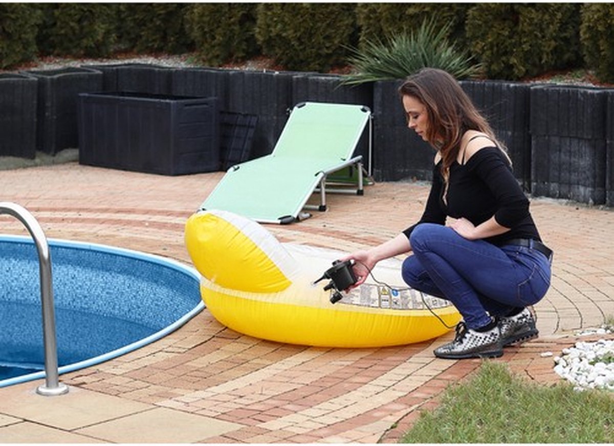 Pompa Electrica idealSTORE, Alimentare la Priza Bricheta Auto 12V si Priza 240V, cu 3 Duze pentru Umflat/Dezumflat Saltele, Piscine, Mingii, Jucarii Gonflabile, cu Intrerupator ON-OFF, Putere 50W