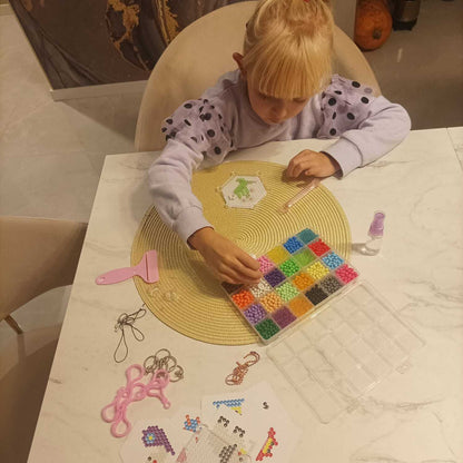 Set 2800 Margele idealSTORE, modele 3D, Lipire prin Stropire cu Apa, 24 de Culori Diferite, Include Modele si Sabloane, Pandantive, Dezvolta Concentrarea, Creativitatea si Abilitatile Artistice, Multicolor