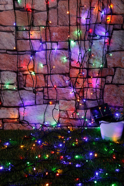 Instalatie IDL cu panou solar, 300 led-uri cu lumina multicolora pentru a creea un mediu ambiental calduros si primitor, Controler exterior cu 8 functii si Grad de protectie IP44