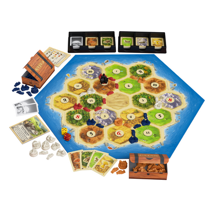 Joc de Societate CATAN - Jocul de baza, idealSTORE Include 19 Regiuni Hexagonale, 6 Margini, 18 Jetoane Numerotate, Figurina Hot, 2 Zaruri, Regulament, Suporturi pentru Carti, Cutiute pentru Figurine, Cartir de Dezvoltare, Resurse, Speciale, Costuri de Co