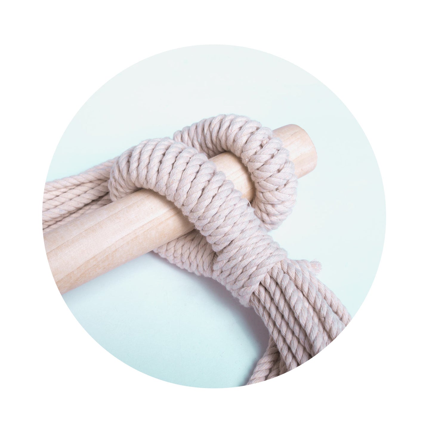 Hamac suspendat tip scaun RhoDes idealSTORE, Dimensiuni 130 x 112 X 98 cm, Include 1,5 m franghie, corzi groase impletite, Material din bumbac, respirabil, durabil si rezistent la abraziune, Sarcina maxima 150 KG, Ideal pentru terasa