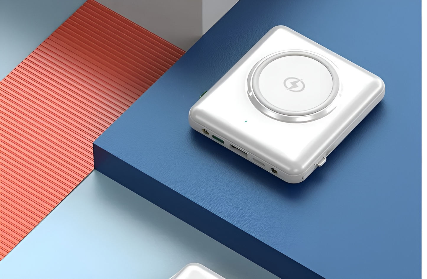 Baterie Externa Mini Battery IdealStore 10000 maH, 4 iesiri USB, USB tip C, USB tip micro, Incarcare fara fir, Tensiune Iesire 5V-2.1A, Incarcare rapida, WHITE