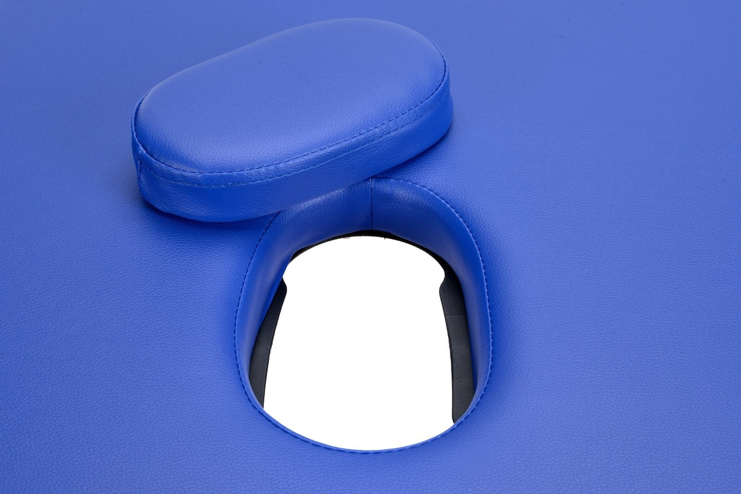 Masa De Masaj Pliabila idealStore, 3 Sectiuni, Inaltime Reglabila 62-84 cm, Piele Ecologica Moale, 2 Cotiere Laterale, Tetiera, Sarcina 250 kg, Structura din Lemn, Rezistenta la Uleiuri si Apa, Geanta de Transport Cadou