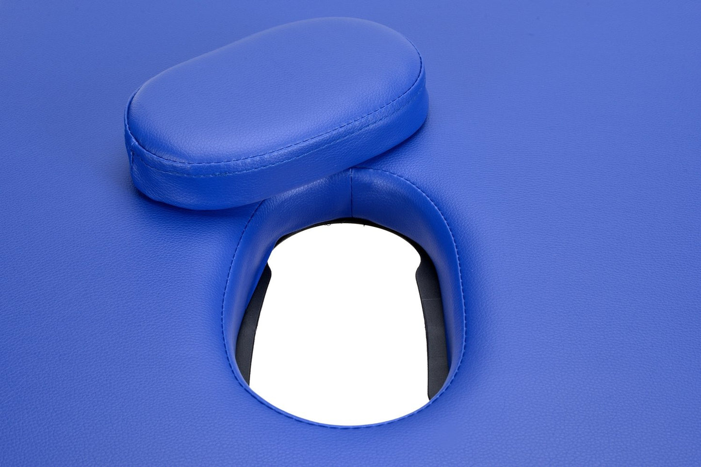 Masa de masaj pliabila idealSTORE, 2 segmente, Inaltime reglabila 62-84 cm, Piele ecologica moale, 2 cotiere laterale, Structura din lemn, Sarcina 250 KG, Rezistenta la uleiuri si apa, Include geanta de transport cadou, Albastru