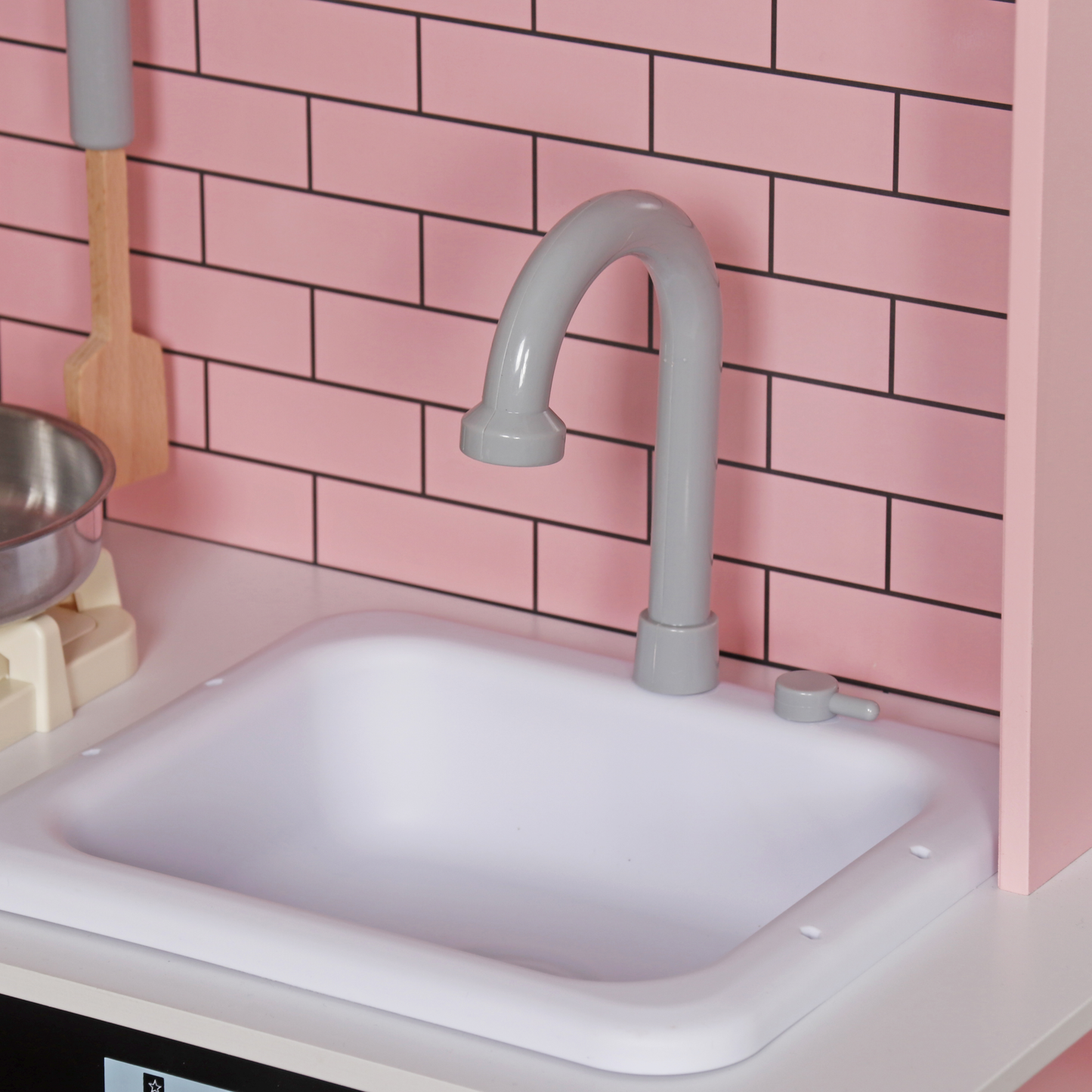 Bucatarie din lemn idealSTORE, Dimensiuni 97 x 30 x 94 cm, Material MDF, Echipata cu Efecte luminoase si Sonore, Utilata complet cu Accesorii si Ustensile specifice, Frigider, Cuptor cu Microunde, Aparat de gheata, Masina de Spalat, Dezvolta imaginatia