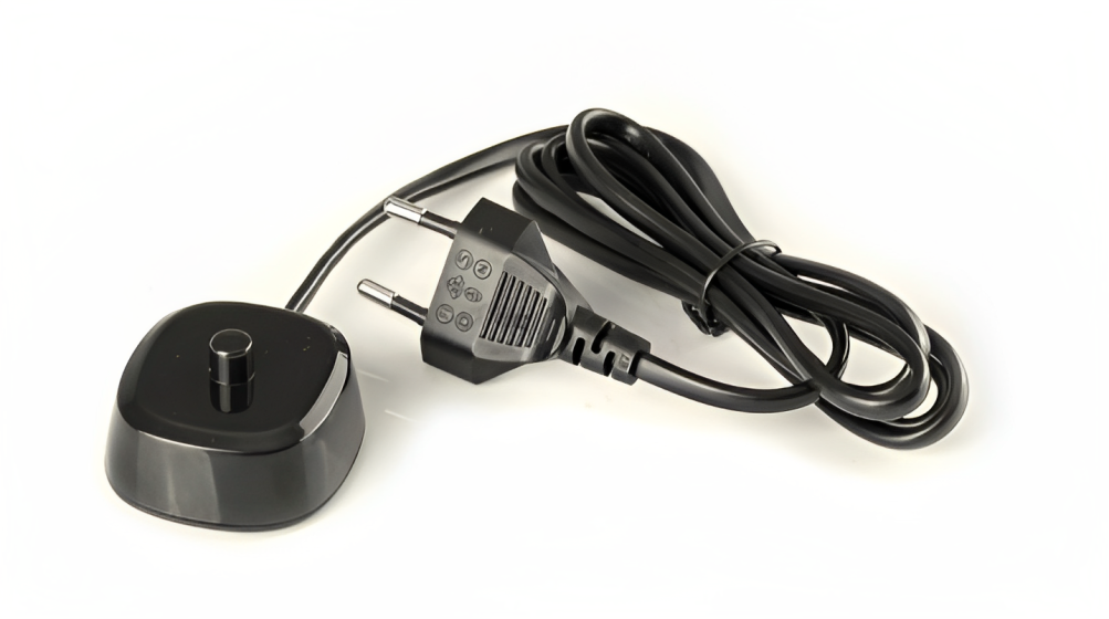 Periuta de dinti sonica profesionala IdealStore neagra, 40.000 rotatii pe minut cu 4 moduri de functionare, 3 capete interschimbabile si statie de incarcare