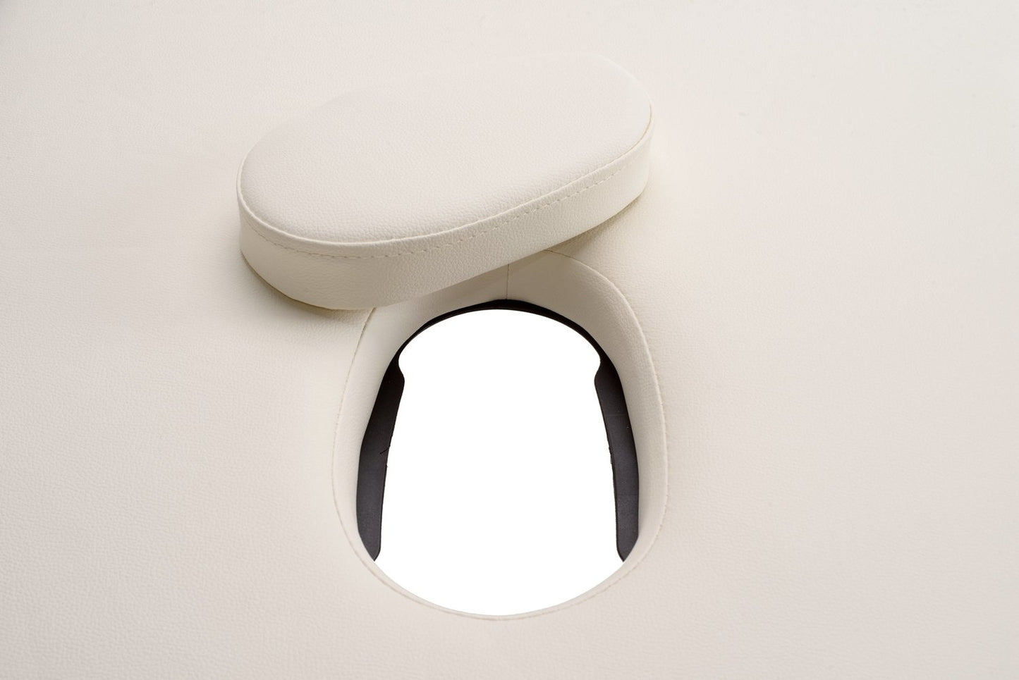 Masa de masaj pliabila idealSTORE, 2 segmente, Inaltime reglabila 65-87 cm, Piele ecologica moale, 2 cotiere laterale, Tetiera reglabila, Structura metalica, Sarcina 250 KG, Rezistenta la uleiuri si apa, Include cuier, Geanta de transport