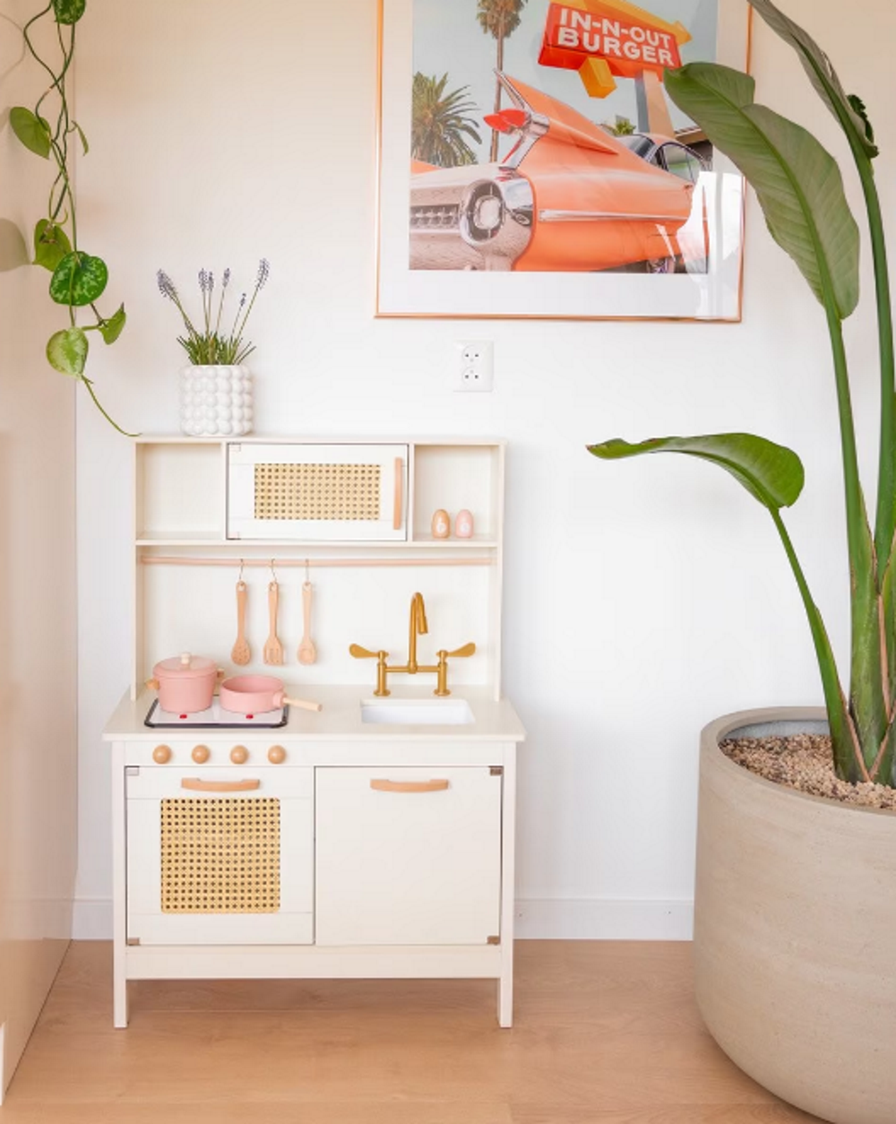 Bucatarie din lemn Natural Multifunctionala Smart Kitchen idealSTORE, Material MDF, Dimensiuni 100 x 29 x 68 cm, Echipata cu Efecte luminoase si Sonore, Utilata cu Robinet cu Butonae, Chiuveta, Cuptor cu Grila, Oale, Tigai, Spatula, Vopsea Non-Toxica