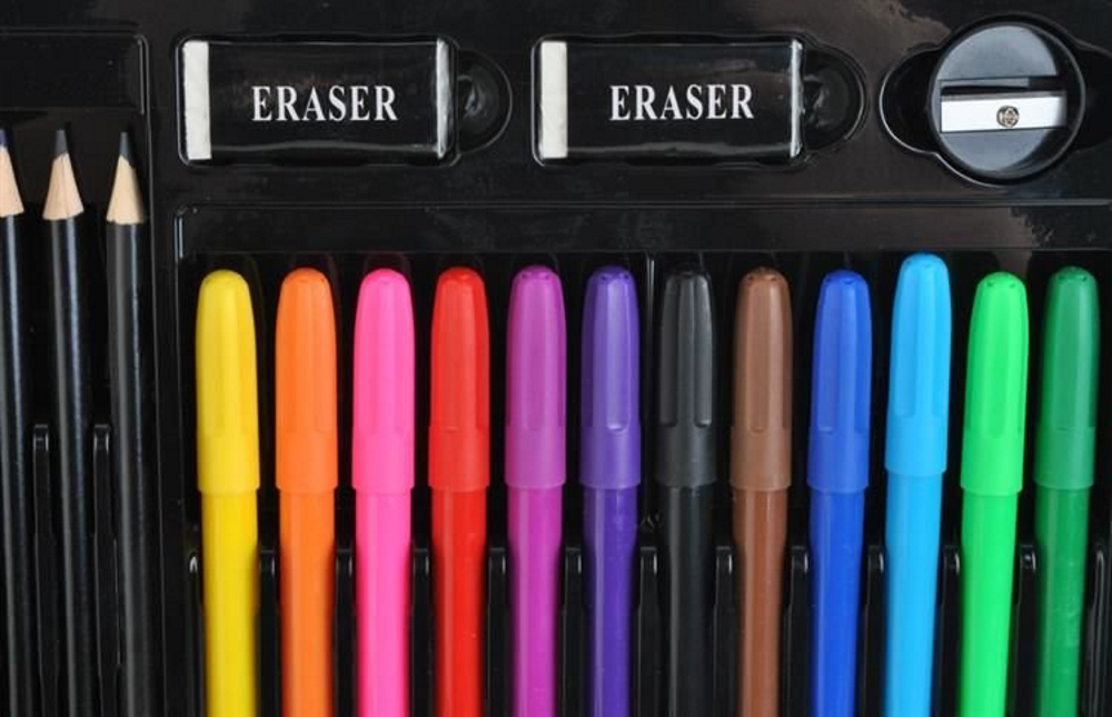 Set pentru Pictura si Desen ARTIST PICTOR IdealStore Dimensiuni 37 x 22,8 x 4,5 cm, Contine 81 de piese si o trusa organizare din lemn, pentru a incepe o aventura artistica, potrivita atat pentru incepatori cat si pentru artistii avansati