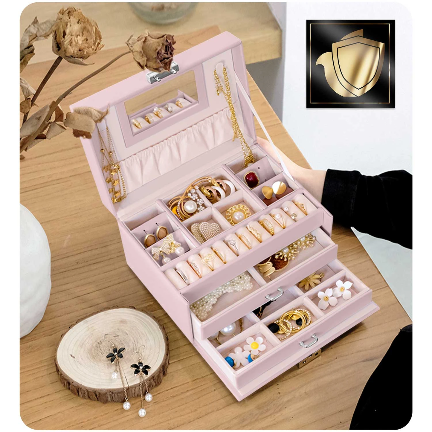 Cutie de bijuterii din Piele ecologica Roz Pudra Box Jewelry ideal STORE, Cu cheita pentru inchidere, Oglinda, Compartimentata pe 3 nivele, Dimensiune 18.6 X 14.8 X 11 cm, Functie de blocare impotriva deschiderii accidentale